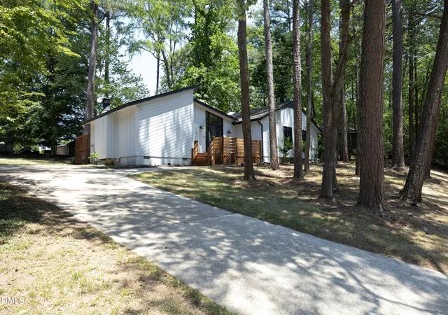 Photo 4 of Sale Pending at 1122 Shadyside Dr, Raleigh, NC 27612 | MLS# 10168444 | Listing updated on 2026-07-18