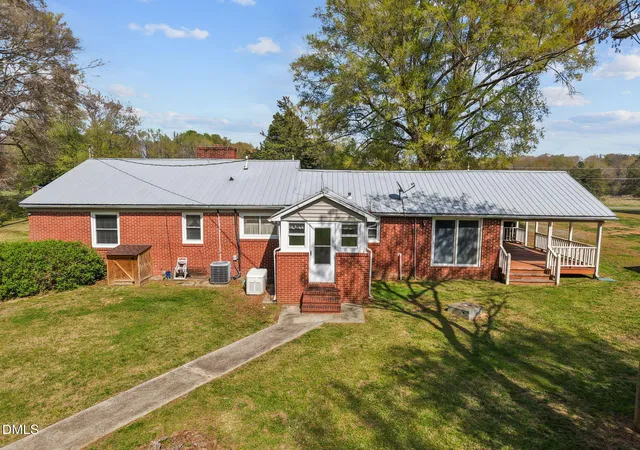 Photo 3 of Single family home for sale at 2251 Castle Rock Farm Rd, Pittsboro, NC 27312 | MLS# 10156977 | Listing updated on 2026-07-27