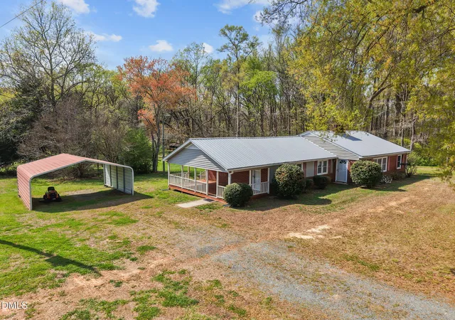 Photo 4 of Single family home for sale at 2251 Castle Rock Farm Rd, Pittsboro, NC 27312 | MLS# 10156977 | Listing updated on 2026-07-27