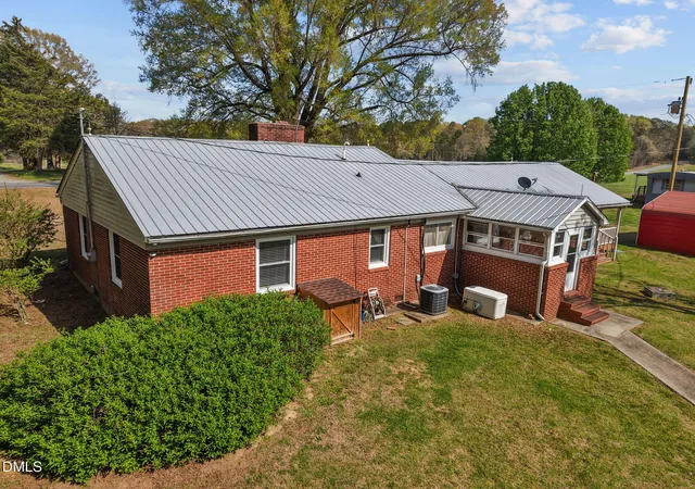 Photo 5 of Single family home for sale at 2251 Castle Rock Farm Rd, Pittsboro, NC 27312 | MLS# 10156977 | Listing updated on 2026-07-27