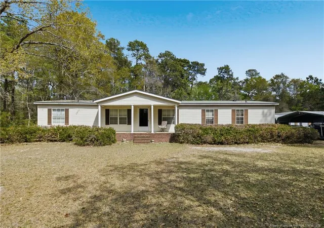 Photo 2 of Sale Pending at 7307 Roslin Farm Rd, Hope Mills, NC 28348 | MLS# 760054 | Listing updated on 2026-07-18