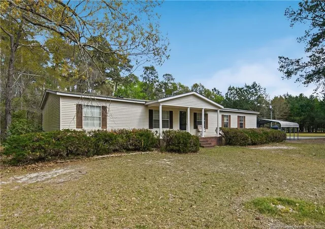 Photo 3 of Sale Pending at 7307 Roslin Farm Rd, Hope Mills, NC 28348 | MLS# 760054 | Listing updated on 2026-07-18