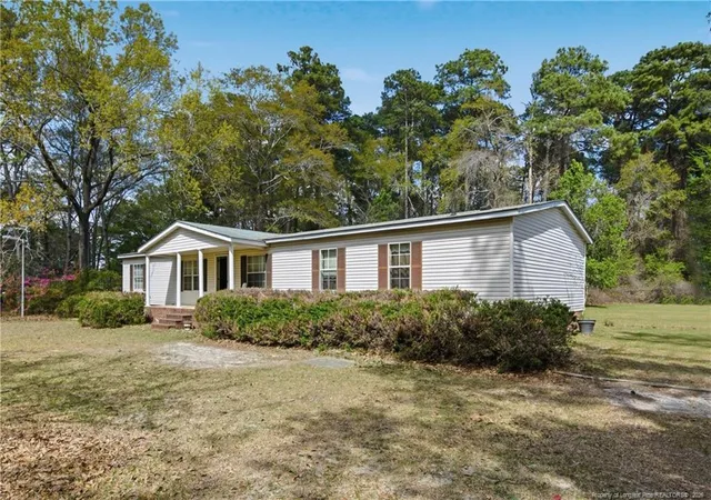 Photo 4 of Sale Pending at 7307 Roslin Farm Rd, Hope Mills, NC 28348 | MLS# 760054 | Listing updated on 2026-07-18