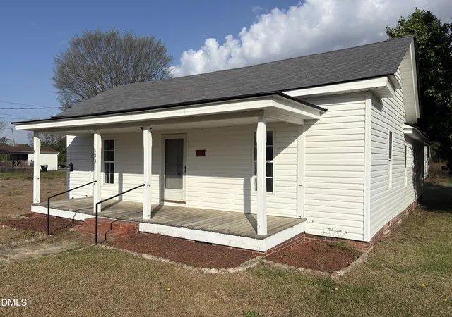 Homes for sale in Eureka, NC | 122 E Main St, Eureka, NC 27830 | MLS# 10157288