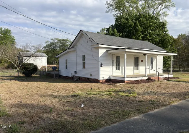 Homes for sale in Eureka, NC | 122 E Main St, Eureka, NC 27830 | MLS# 10157288