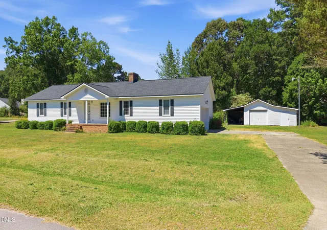 Photo 3 of Single family home for sale at 101 Leon Dr, Goldsboro, NC 27530 | MLS# 10157430 | Listing updated on 2026-09-14