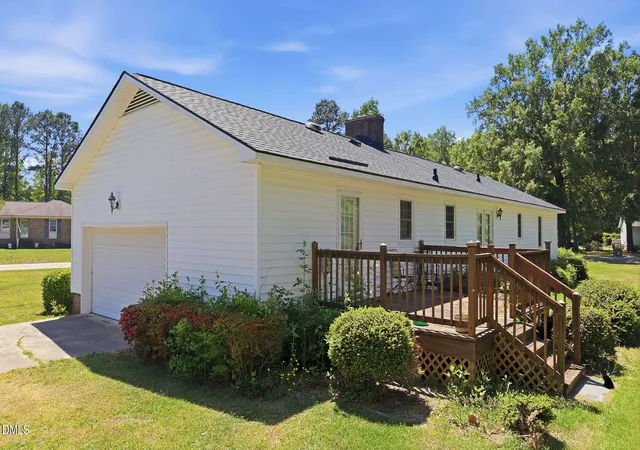 Photo 4 of Single family home for sale at 101 Leon Dr, Goldsboro, NC 27530 | MLS# 10157430 | Listing updated on 2026-09-14