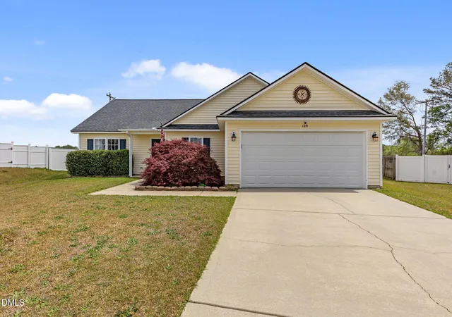 Photo 2 of Single Family Residence at 129 Tuxford Ct, Raeford, NC 28376 | MLS# 10157547 |  | Sold on 2026-05-28