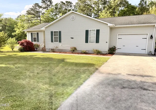 Homes for sale in Whiteville, NC | 707 Blue Jean Rd, Whiteville, NC 28472 | MLS# 10165791