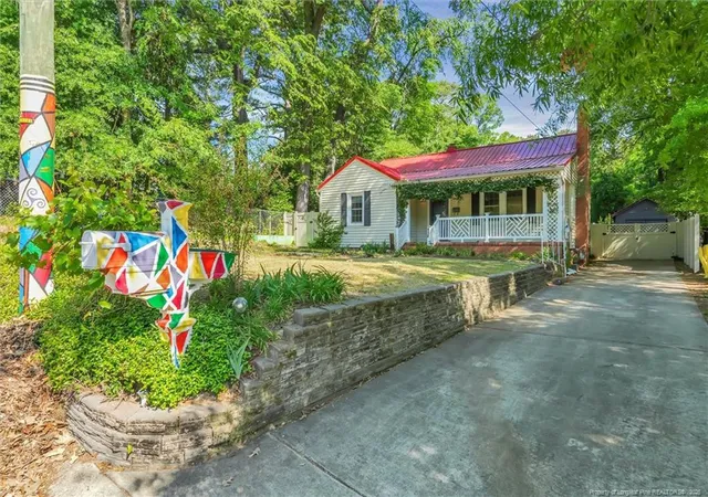 3rd image of 910 Clarendon St, Fayetteville, NC 28305 | MLS# 758914