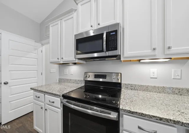Photo 4 of Single family home for sale at 40 Exeter Way, Louisburg, NC 27549 | MLS# 10157853 | Listing updated on 2026-09-08