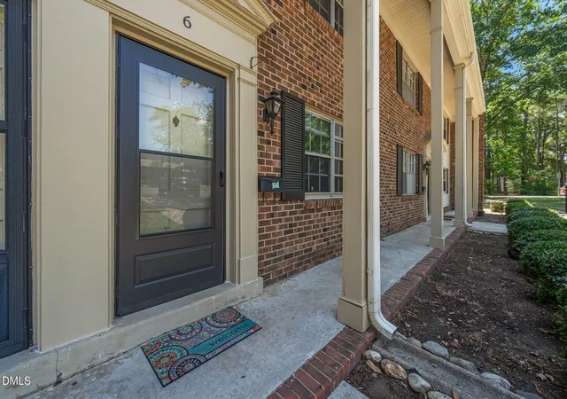 Homes for sale in Chapel Hill, NC | 1002 Willow Dr #Apt 6, Chapel Hill, NC 27514 | MLS# 10177497