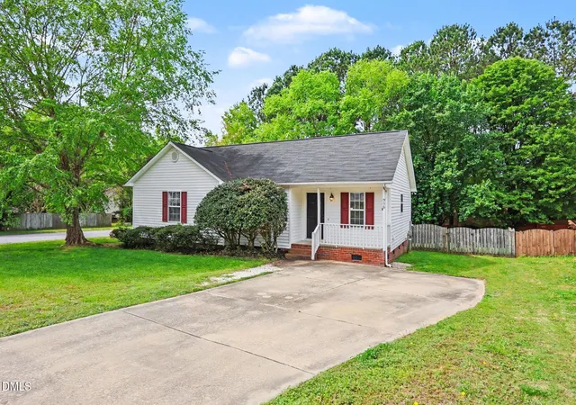 2nd image of 956 S Philwood Ct, Fuquay Varina, NC 27526 | MLS# 10158366
