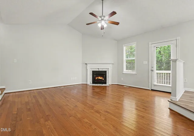 3rd image of 956 S Philwood Ct, Fuquay Varina, NC 27526 | MLS# 10158366