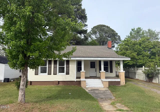 Homes for sale in Benson, NC | 702 W Main St, Benson, NC 27504 | MLS# 10158163