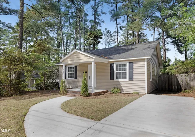 2nd image of 722 Kooler Cir, Fayetteville, NC 28305 | MLS# 10159825