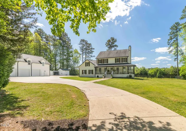 Photo 1 of Single family home for sale at 3010 Blueberry Ln, Chapel Hill, NC 27516 | MLS# 10158593 | Listing updated on 2026-09-14