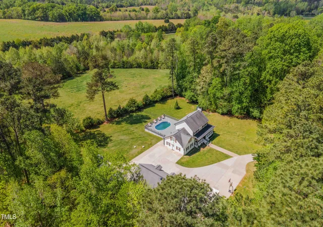 Photo 3 of Single family home for sale at 3010 Blueberry Ln, Chapel Hill, NC 27516 | MLS# 10158593 | Listing updated on 2026-09-14