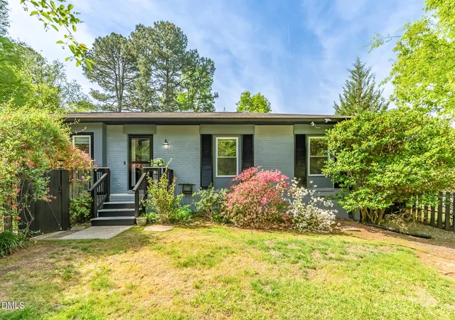 Photo 4 of Single Family Residence at 1902 White Plains Rd, Chapel Hill, NC 27517 | MLS# 10159056 | | Sold on 2026-05-18