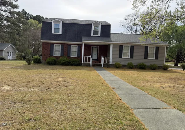 Photo 2 of Sale Pending at 907 Chestnut Dr, Smithfield, NC 27577 | MLS# 10158969 | Listing updated on 2026-10-29