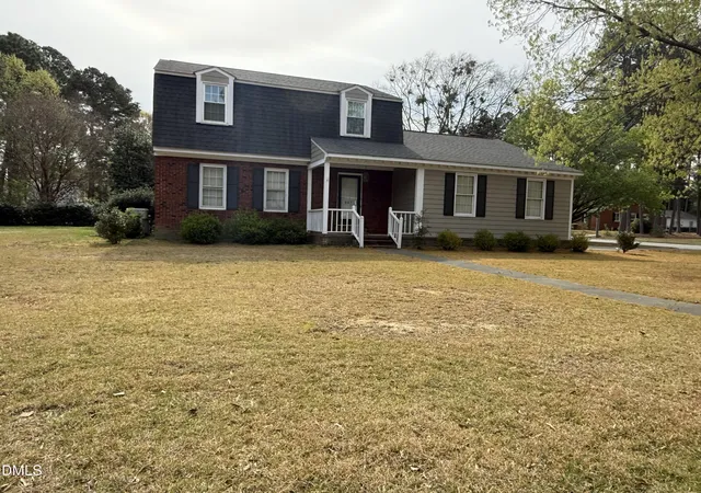 Photo 3 of Sale Pending at 907 Chestnut Dr, Smithfield, NC 27577 | MLS# 10158969 | Listing updated on 2026-10-29