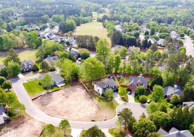 Photo 4 of Sale Pending at 7 Autrey Ml Cir, Durham, NC 27703 | MLS# 10161824 | Listing updated on 2026-08-10