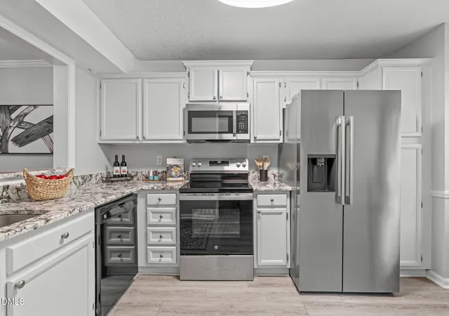 Listing Photo 2 - Condo for sale in building located at 203 Oak Holw Ct, Raleigh, NC 27613