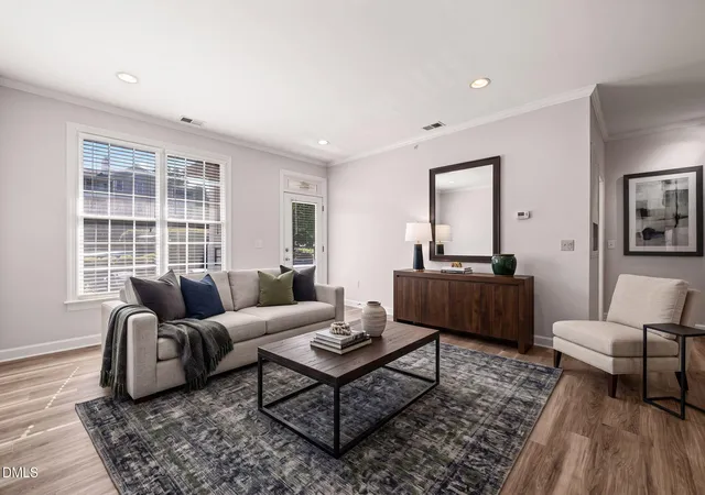 2nd image of 524 Aberdeen Dr #Apt 205, Chapel Hill, NC 27516 | MLS# 10158616