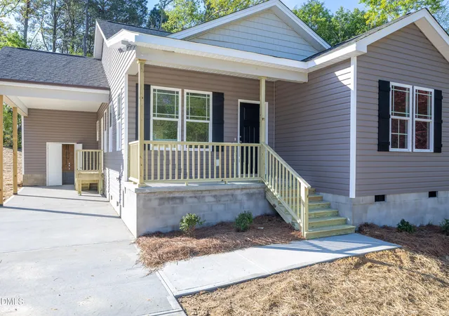 2nd image of 201 W Hamer St, Coats, NC 27521 | MLS# 10158666