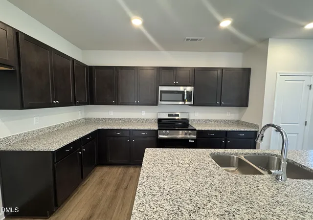 Photo 5 of Single family home for sale at 40 Chardonnay Dr, Lillington, NC 27546 | MLS# 10158733 | Listing updated on 2026-09-02