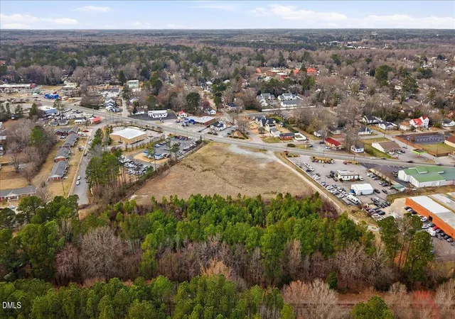 Photo 4 of Sale Pending at 611 S Brightleaf Blvd, Smithfield, NC 27577 | MLS# 10158709 | Listing updated on 2026-07-18