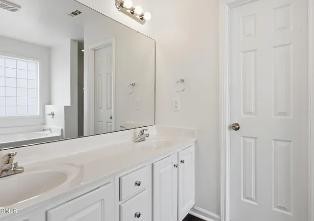 5th image of 815 Brookhannah Ct, Fuquay Varina, NC 27526 | MLS# 10164320