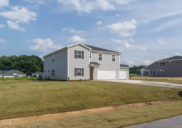 Photo 2 of Single family home for sale at 54 Stradshire Ct, Zebulon, NC 27597 | MLS# 10160861 | Listing updated on 2026-09-02