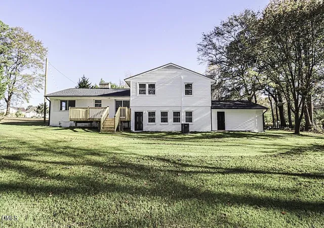 Photo 3 of Single family home for sale at 805 River Rd, Selma, NC 27576 | MLS# 10161134 | Listing updated on 2026-09-04