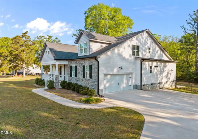 Photo 3 of Single family home for sale at 952 Brantleytown Rd, Zebulon, NC 27597 | MLS# 10160484 | Listing updated on 2026-08-31