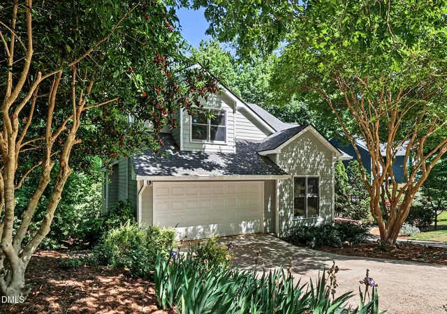 Photo 4 of Single Family Residence at 101 Glenview Pl, Chapel Hill, NC 27514 | MLS# 10163248 |  | Sold on 2026-05-21