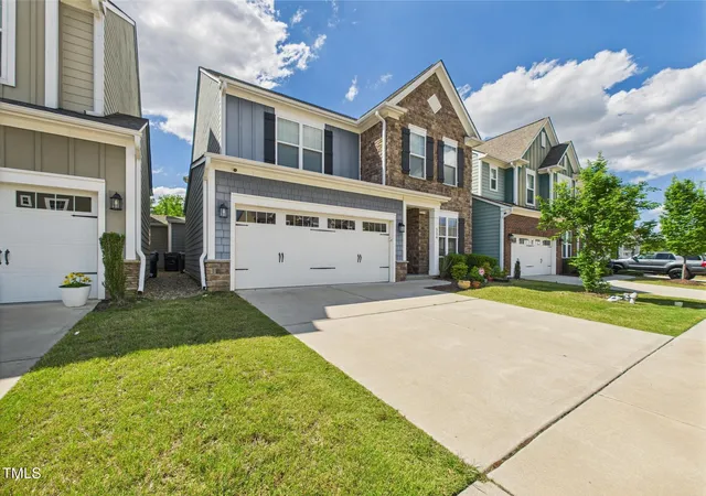Photo 4 of Sale Pending at 524 Rowanwood Way, Apex, NC 27523 | MLS# 10159709 | Listing updated on 2026-08-10
