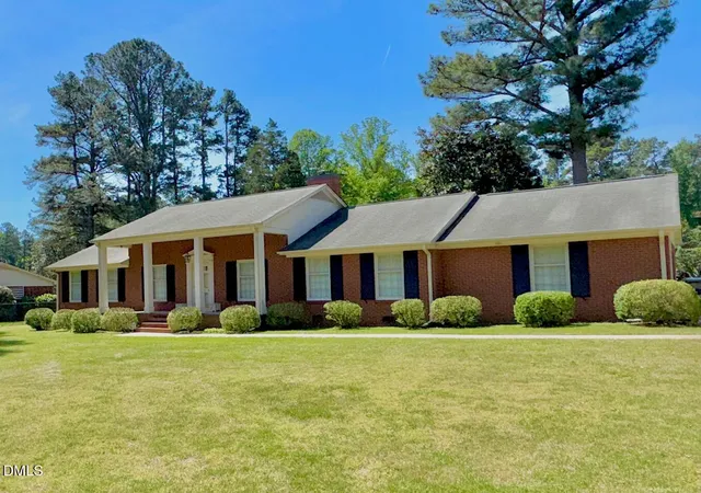 Homes for sale in Henderson, NC | 1604 Crescent Dr, Henderson, NC 27536 | MLS# 10160522