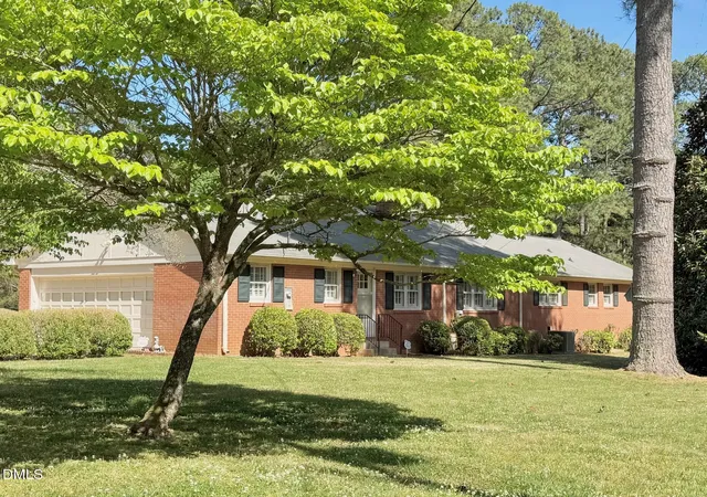 Homes for sale in Henderson, NC | 1604 Crescent Dr, Henderson, NC 27536 | MLS# 10160522