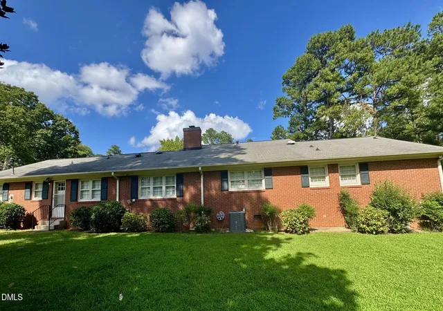 Photo 4 of Single family home for sale at 1604 Crescent Dr, Henderson, NC 27536 | MLS# 10160522 | Listing updated on 2026-09-01