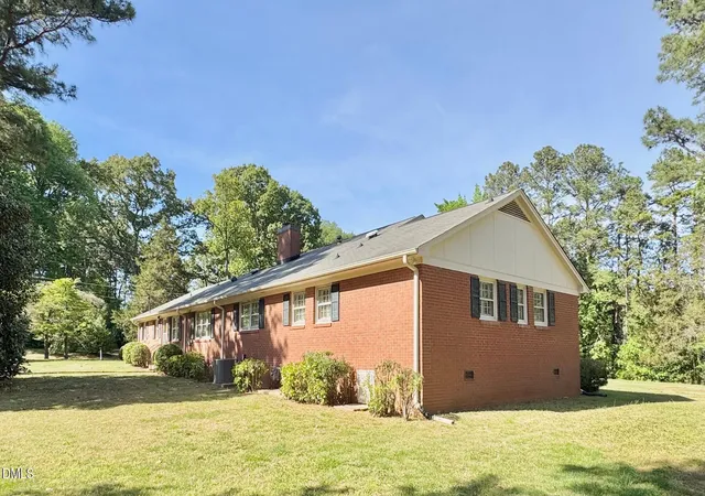 Homes for sale in Henderson, NC | 1604 Crescent Dr, Henderson, NC 27536 | MLS# 10160522