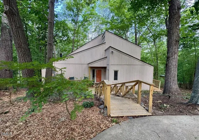 Homes for sale in Raleigh, NC | 2901 Debra Dr, Raleigh, NC 27607 | MLS# 10160373