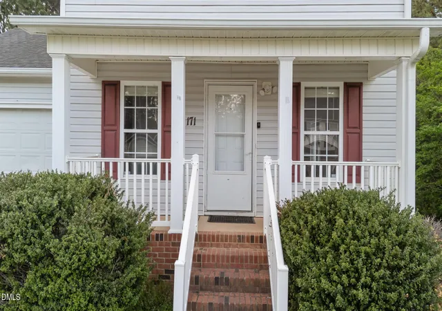 Homes for sale in Clayton, NC | 171 Randolph Dr, Clayton, NC 27520 | MLS# 10160411