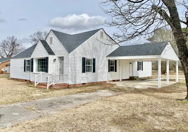 Homes for sale in Selma, NC | 414 W Main St, Selma, NC 27576 | MLS# 10160131