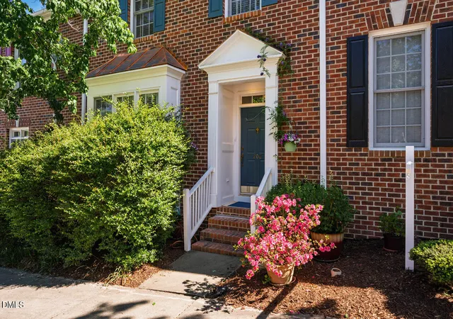 Photo 2 of Townhouse at 206 Brookgreen Dr, Chapel Hill, NC 27516 | MLS# 10161773 | | Sold on 2026-05-26