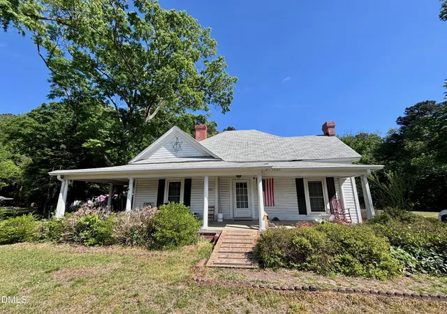 2nd image of 3214 Duke Homestead Rd, Durham, NC 27705 | MLS# 10161359