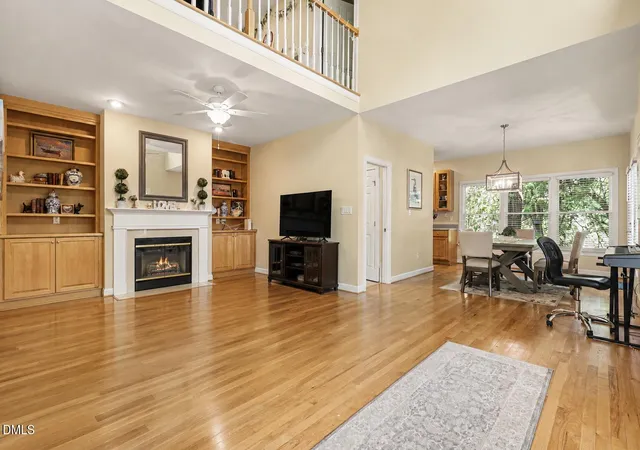 3rd image of 911 N Columbia St, Chapel Hill, NC 27516 | MLS# 10161144