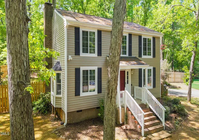Photo 3 of Sale Pending at 4 Russet Ct, Durham, NC 27712 | MLS# 10161003 | Listing updated on 2026-07-18