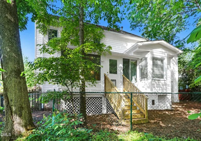 Homes for sale in Chapel Hill, NC | 104 N Crabtree Knl, Chapel Hill, NC 27514 | MLS# 10162096