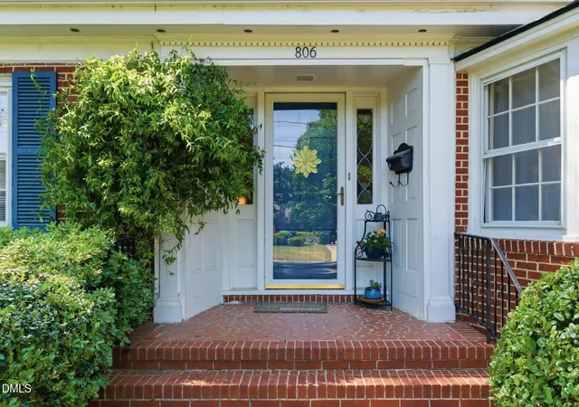 Photo 2 of Single family home for sale at 806 S 1st Street, Smithfield, NC 27577 | MLS# 10161362 | Listing updated on 2026-08-25